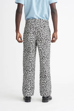 Load image into Gallery viewer, Camo Single-Pleat Pant
